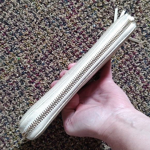 GVY: Gucci EUC+ Soho Cream Leather Interlocking G Zip Around Wallet (W48) - Picture 5 of 16